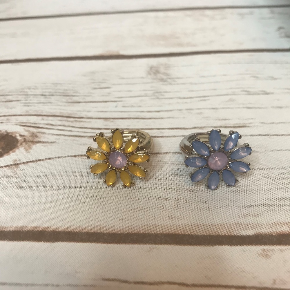 2 FUN Adjustable Flower Rings - Picture 6 of 8